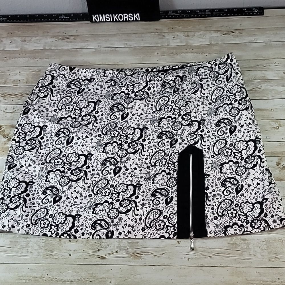 Allyson Whitmore Golf Skort Skirt Front Zipper Black White‎ Floral Print Size 18